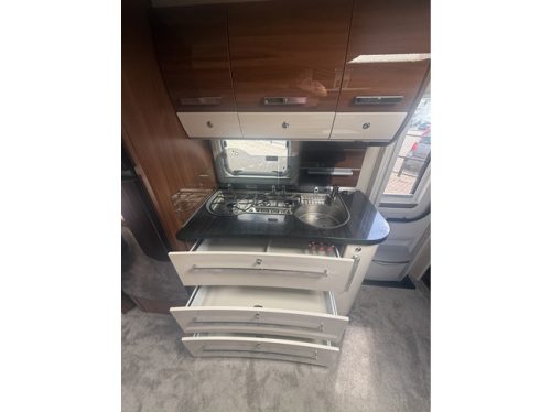 Fendt BRILLANT 650 in new condition Queen bed awning Thule mover Truma xt screen door leather TV roof air conditioning Truma large roof hatch oven xxl refrigerator photo: 14