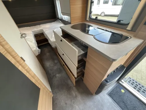 Dethleffs Summer Edition 460 EL SINGLE BEDS-XL REFRIGERATOR photo: 11