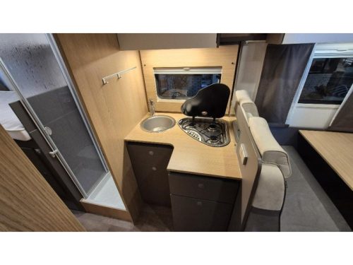 LMC Tourer Lift H 730 G Drop-down bed/air conditioning/solar panel photo: 11