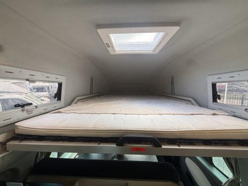 Westfalia Ford Nugget Hochdach Kastenwagen Klimaanlage Tempomat 4 Schlafpl&auml;tze 2x Solarpanel K&uuml;che Anh&auml;ngerkupplung LM 18 Zoll Foto: 13