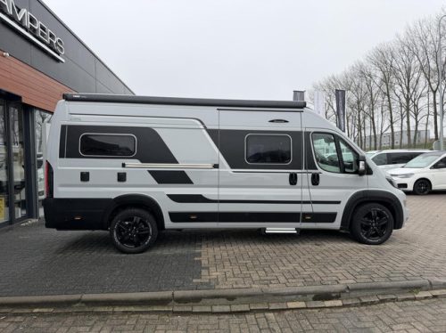 Adria Twin Supreme 640 SGX Solarpanel Skyroof Markise LED TV Foto: 8