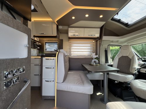 B&uuml;rstner Lyseo TD 690 G Harmony Line Black Pearl 160 PS AUTOMATIK 9-Gang Euro6 Fiat Ducato **Flacher Boden/Einzelbetten/Maxxfa/ Satellit Foto: 1