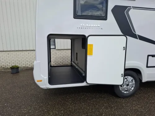 Adria Compact Select DL '27 Aut Markise Gro&szlig;er K&uuml;hlschrank Foto: 6