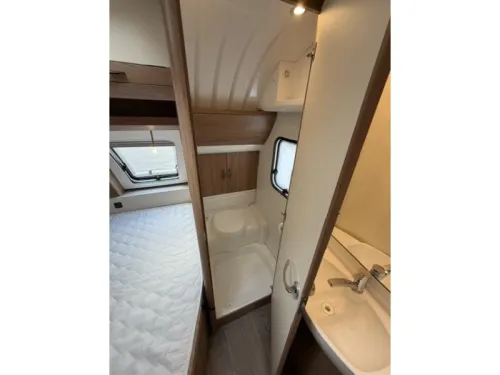 Hobby De Luxe 400 SFE Incl. Mover and Awning  photo: 17