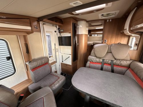 Carthago C-Tourer I 144 LE RUIM UITGERUST foto: 6