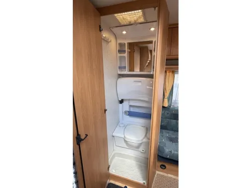 Hobby Excellent Easy 400 SF cama transversal asiento de tren inodoro foto: 3