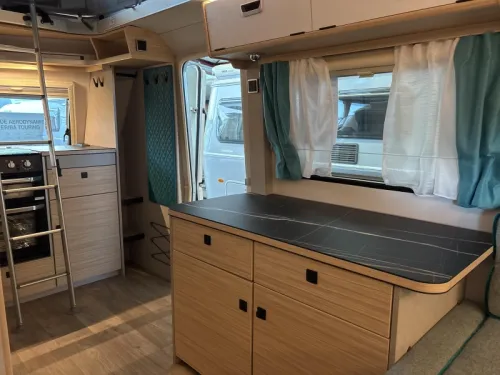 Eriba Touring 620 Harbour Blue Pop-top roof  photo: 8