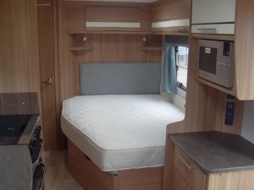 Lunar Quasar 514 with Mover and awning photo: 4