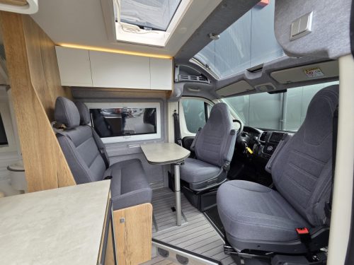 Clever Runner 640 Skyroof 180PS Busbiker Foto: 21