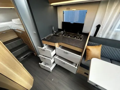 Adria Coral Axess 650 DL Zenec Audio, Solarmodul Foto: 11