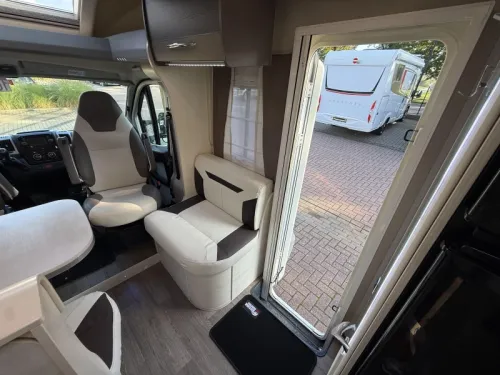 Chausson Welcome 718 EB Limited French bed Pop-top roof photo: 15