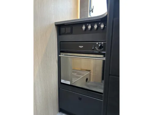 Sunlight T 68 Adventure Edition Roof air conditioning, Oven photo: 14