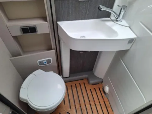 Hymer Tramp S 585 CAMA ABATIBLE + CAMAS INDIVIDUALES foto: 16