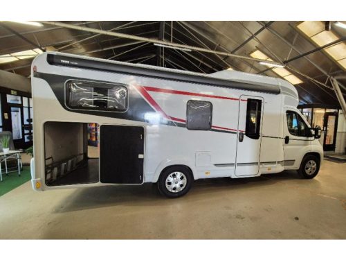 LMC Tourer Lift H 730 G Drop-down bed/air conditioning/solar panel photo: 4
