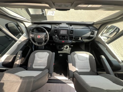 Adria Twin Supreme 640 SGX 9-T AUTOMAAT 2X ZONNEPANEEL Foto: 10