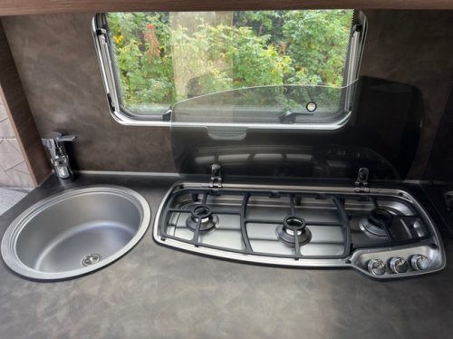 Knaus 450 Fu Sport Franz&ouml;sisches Bett, Rangierhilfe, Klimaanlage, Neuzustand! Foto: 5