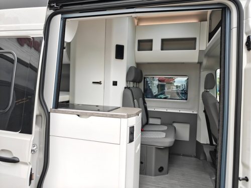 Volkswagen Grand California Dune 600 2.0 TDI 163HP AUT photo: 2