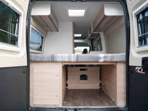 Sunlight Cliff 600 XV, Camper van de 6 Meter, Cama transversal foto: 20
