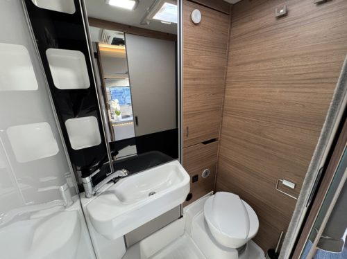 Knaus Van TI Vansation 650 MEG AUTOMAAT 9-Traps 140 pk Euro6 Fiat Ducato 9 **Einzelbetten/Satelliten-TV/Navi/Kamera/2x Lithium/Anh&auml;ngerkupplung Foto: 22