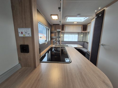 Knaus Sport Platinum 500 EU U-shaped dinette + single beds  photo: 9