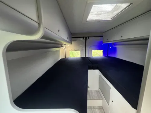 Peugeot Boxer 600 2018 Einzelne L&auml;ngsbetten Foto: 9
