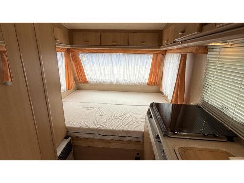 Adria Optima 425 TK fixed bed seating toilet room photo: 2
