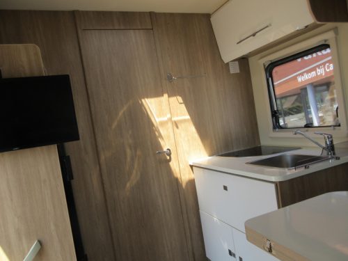 Rimor Seal 66 PLUS Face to Face and Queen Bed photo: 11