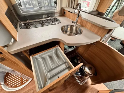 Knaus Sun Ti 700 LX Premium mit Queensbett Foto: 10