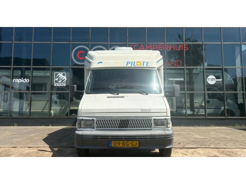 Pilote Pacific 65 PX FaceToFace, Fixed bed, Awning photo: 1
