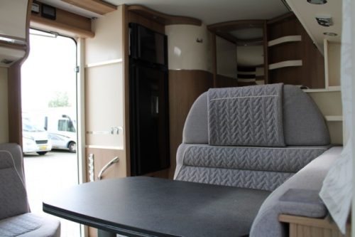 Robust AUTOMATIC 180 hp Malibu I 490 LE by Carthago lift and single length beds (124 photo: 27