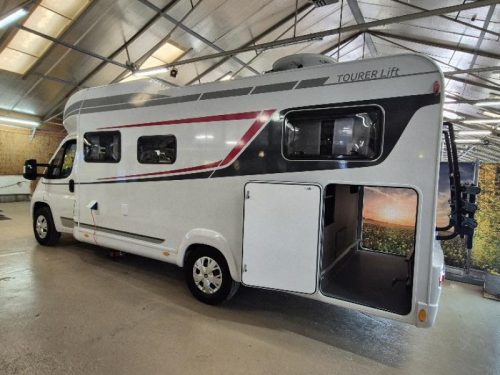 LMC Tourer Lift H 730 G Drop-down bed/air conditioning/solar panel photo: 5