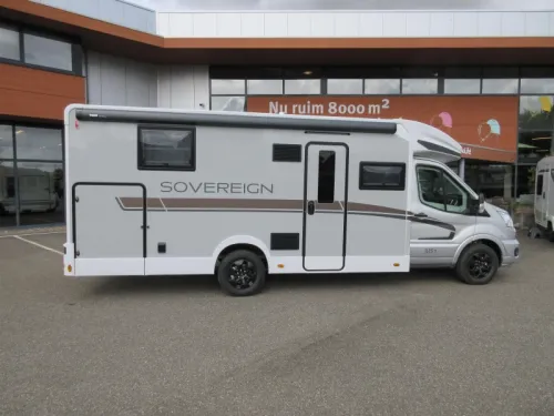 McLouis Sovereign 381 Queens bed / automatic photo: 1