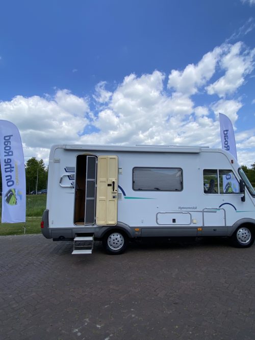 Hymer B 584 2.8 JTD 128 Pk Integral, Drop-down bed front, Long bench, 3 Swivel seats, End kitchen etc. Year 2002. B 584 Marum photo: 1