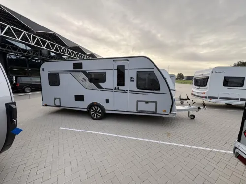 Knaus Sudwind Black Selection 500 QDK Etagenbett / Querbett Foto: 4