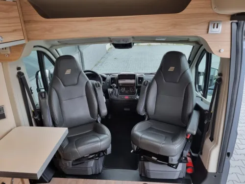 Hymer Yellowstone 640 Automatik 180 PS Foto: 2