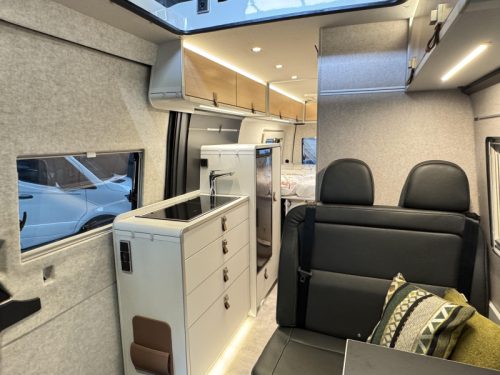 Hymer Grand Canyon S 700 4x4 - toit relevable - lit longitudinal photo: 5