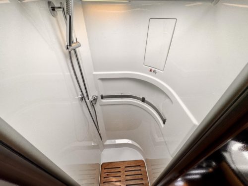 Hymer B-MC T 680 single beds pop-top roof  photo: 17