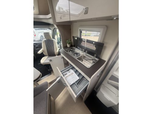 B&uuml;rstner Lineo T 700 Active Euro 6 130 hp only 2,287 miles Queensbed air conditioning large garage flyscreen door camera apple carplay remis plisse photo: 15