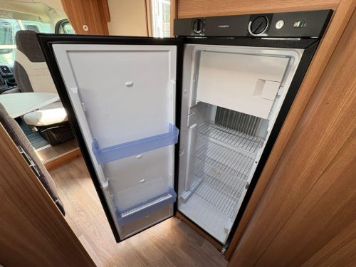 Weinsberg CaraSuite 700 MEG Lits Jumeaux,Toit relevable,Climatisation photo : 16