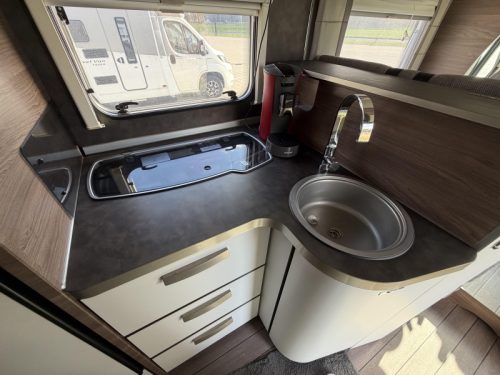 Knaus L!ve Wave 700 MEG automaat/luchtver./trekh.  foto: 5