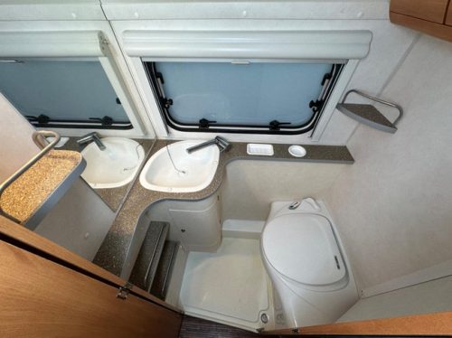 Eriba Touring Triton 430 photo: 9