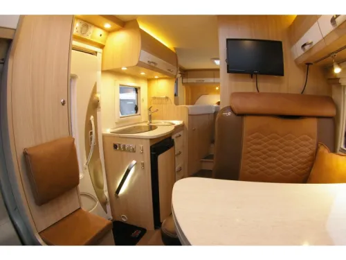 B&uuml;rstner Travel Van T 620 G Single beds, Automatic photo: 13