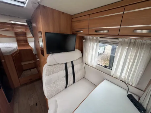 Hymer Exsis-T 588 EX With single beds & Air conditioning photo: 8