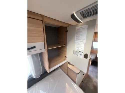 Dethleffs Summer Edition 460 EL SINGLE BEDS-XL REFRIGERATOR photo: 15