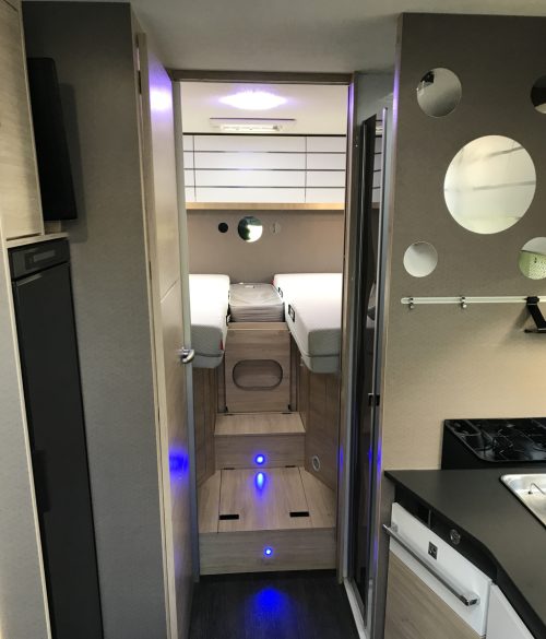 Challenger # 9T Automatic # Single beds # photo: 18