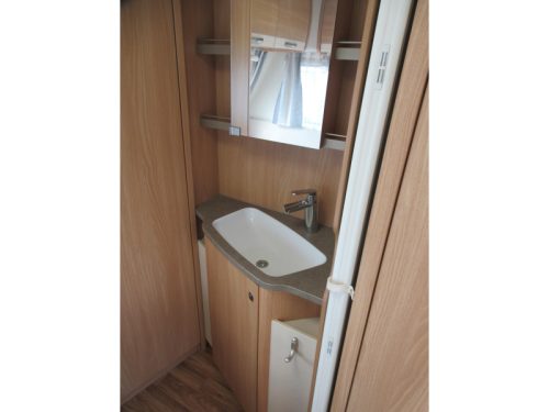 Knaus Sudwind 450 FU MOVER UND VORZELT Foto: 13