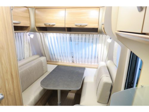 Eriba Nova Light 442 VLOERVERW.+MOVER+VOORTENT Foto: 9
