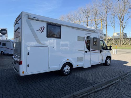 RAPIDO 686 F Euro6 Queen bed 2X Air conditioning Solar panel Awning Bicycle rack photo: 5