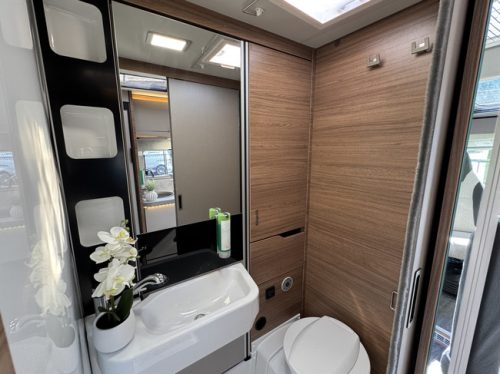 Knaus Van TI Vansation 650 MEG AUTOMAAT 9-Traps 180 pk Euro6 Fiat Ducato 8 **Einzelbetten/Satelliten-TV/Navi/Kamera/Lithium/Anh&auml;ngerkupplung/T Foto: 21
