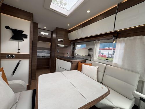 Rapido 896 F Heavy chassis + Automaat  photo: 6